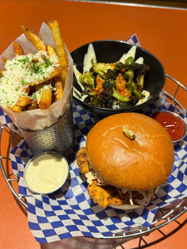 725 17 Ave SW, Calgary, AB T2S 0B6