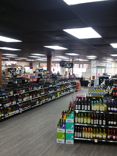 Opinii despre 10th on Central Liquor Store în Prince George - Hospitality and gastronomy