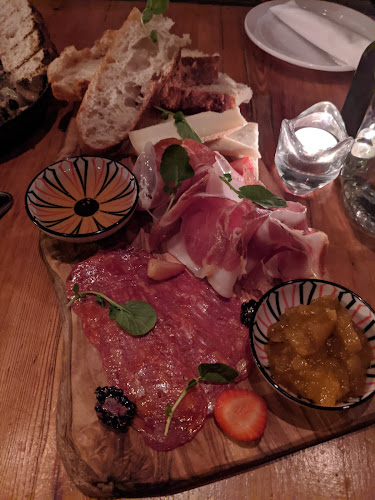 Opinii despre Pizzeria Defina în Toronto - Hospitality and gastronomy