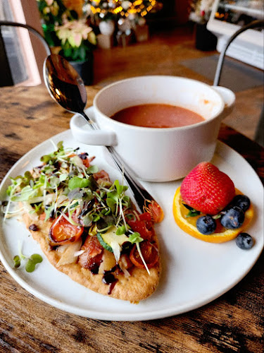 Bakes by the Lake - Hospitality and gastronomy