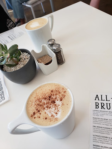 Comentarii opinii despre A Ladybug Bakery and Cafe