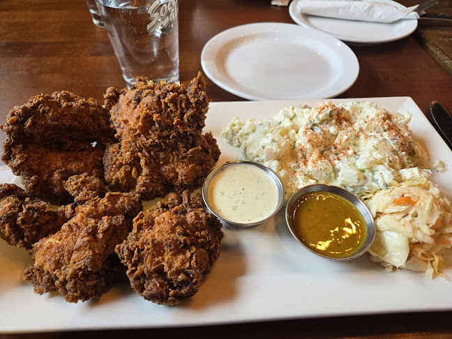 Sociable Kitchen + Tavern - Hospitality and gastronomy