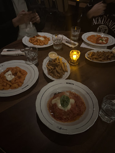 328 Wellington St W, Toronto, ON M5V 3T4