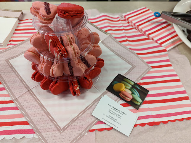 Comentarii opinii despre Petits Macarons