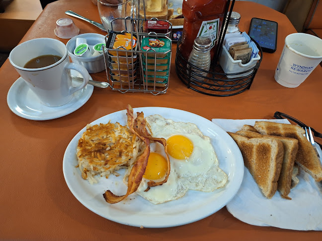 Opinii despre Sam's Friends Restaurant în Dawson Creek - Hospitality and gastronomy