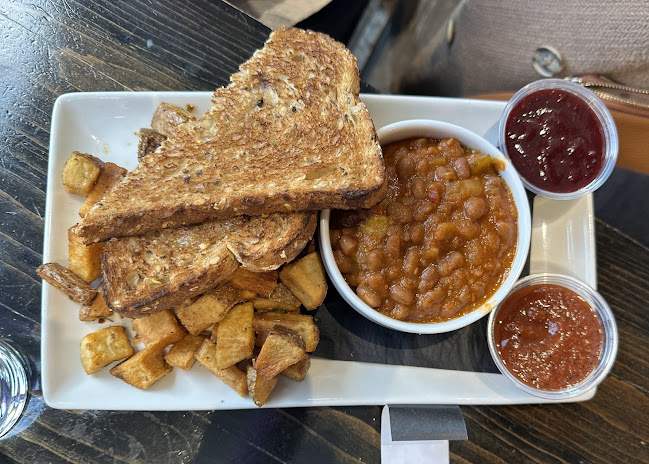 160 Bay St, Ottawa, ON K1R 7X8