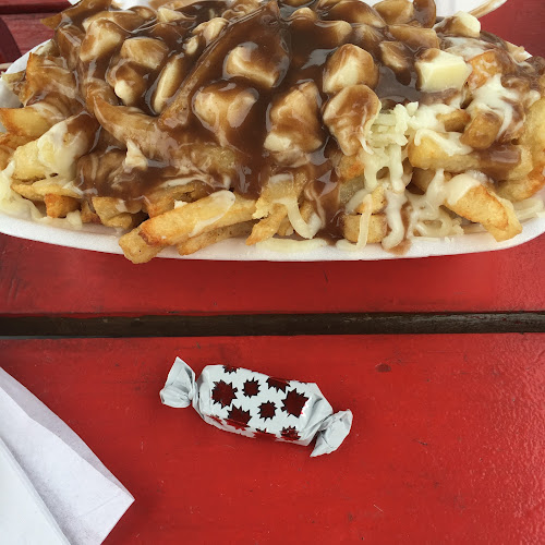 Opinii despre Miss Maple's, Big Nickel Pickle în Greater Sudbury - Hospitality and gastronomy