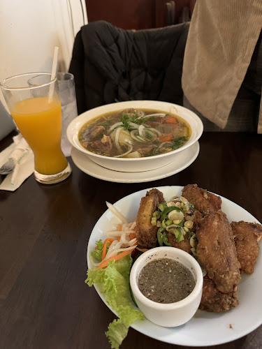 Joyeaux Café & Restaurant - Vancouver