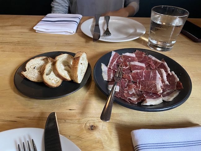 Opinii despre Tapagria Spanish Tapas Restaurant în Thornhill - Hospitality and gastronomy