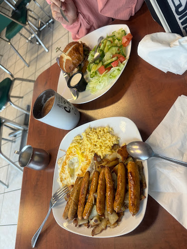 3033 King George Blvd #8, Surrey, BC V4P 1B8