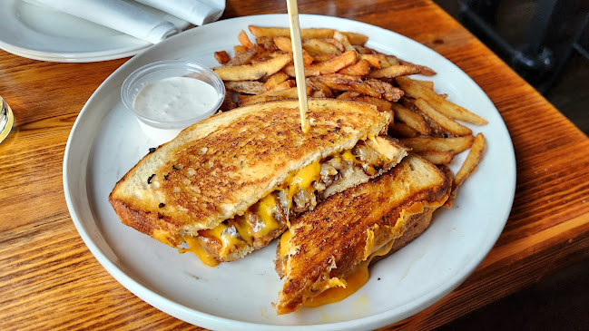 PORTSIDE Social Bar & Kitchen