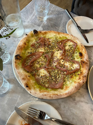 Opinii despre Nicli Pizzeria + Bar în North Vancouver - Hospitality and gastronomy