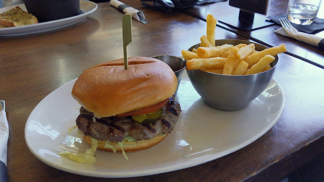 Opinii despre Central City Taphouse and Kitchen în Surrey - Hospitality and gastronomy