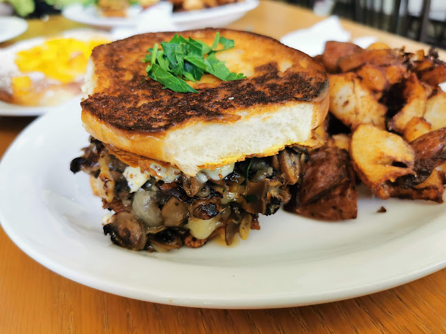 10150 100 St NW #101, Edmonton, AB T5J 0P6