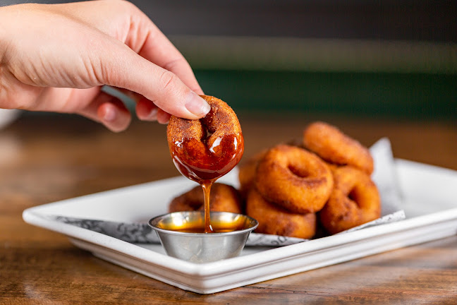 Fionns Grant Park - Hospitality and gastronomy