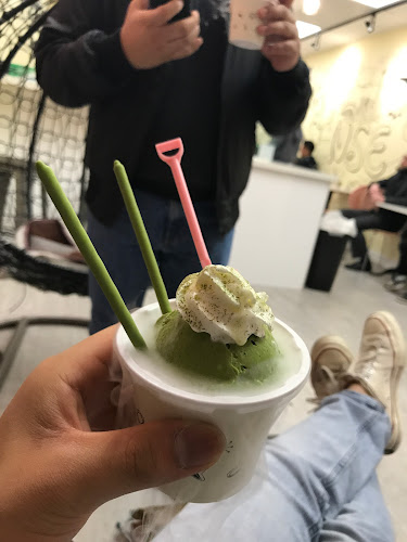 386 Yonge St, Toronto, ON M4Y 1X9