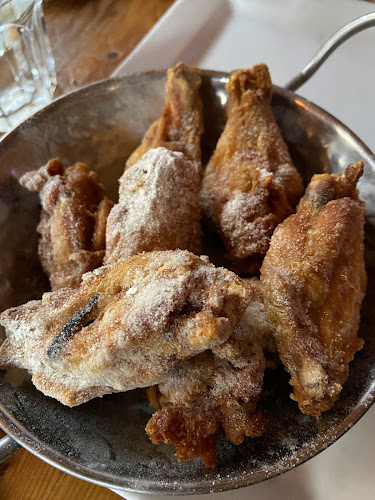 232 Queen St W, Toronto, ON M5V 1Z6