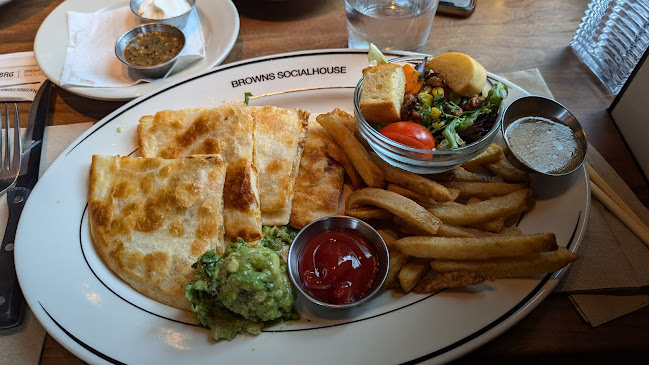 Browns Socialhouse Lower Lonsdale - Hospitality and gastronomy