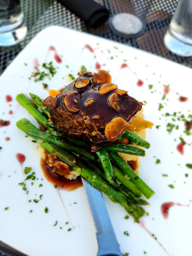 Opinii despre The Black Iron Club & Grill at Tobiano în Kamloops - Hospitality and gastronomy