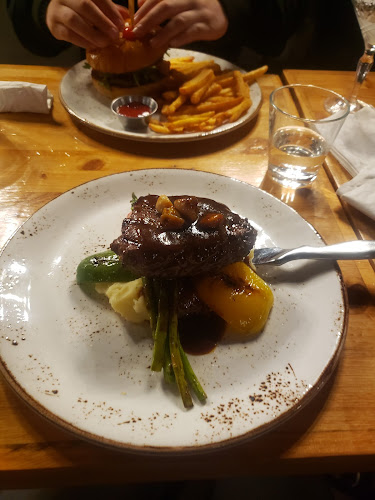 West Coast Seafood & Raw Bar Kelowna - Hospitality and gastronomy