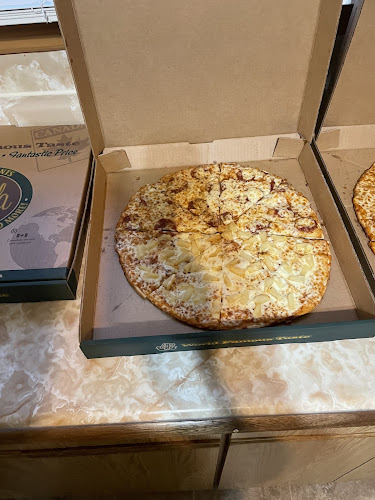 Gondola Pizza West Kildonan, Maples, Tyndall Park, Riverbend, Rivergrove, Whistler Hollow, AmberTrails, Castlebury Meadows - Winnipeg