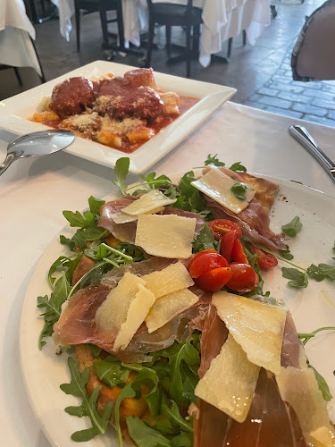 Mastro Roberto Trattoria - Hospitality and gastronomy