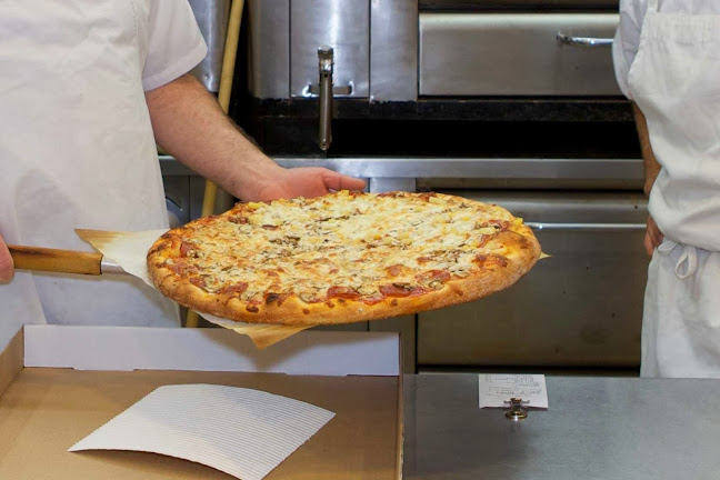 Amadio's Pizza - Hospitality and gastronomy