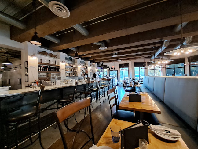 West Coast Seafood & Raw Bar Kelowna - Kelowna