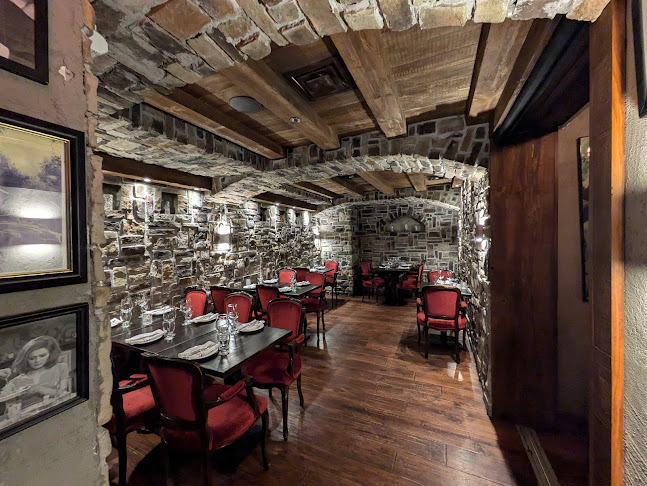 2405 Yonge St A, Toronto, ON M4P 2E7