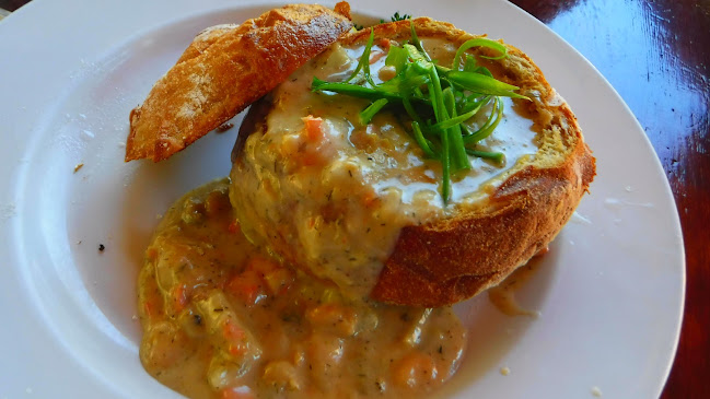 17 Mile House Pub - Hospitality and gastronomy