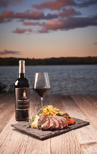 900 Maple Ave, Burlington, ON L7S 2J8