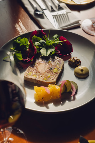 944 Fort St, Victoria, BC V8V 3K2