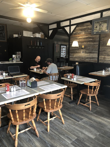 Comentarii opinii despre The Cecil Hotel & Bar