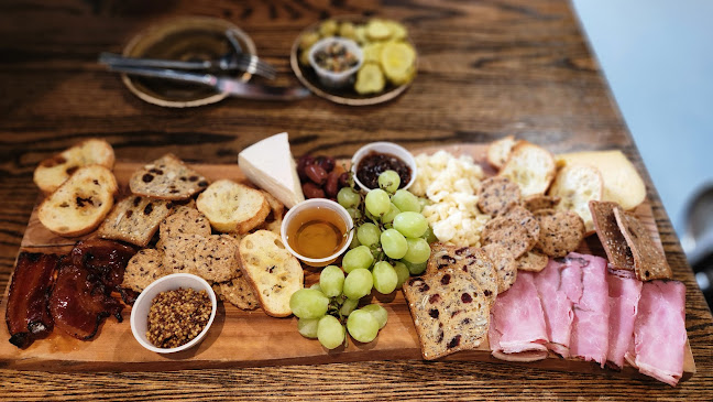 Opinii despre The Olive Board Charcuterie & Wine Bar în Waterloo - Hospitality and gastronomy