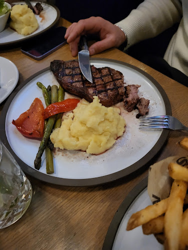 Moxies Toronto Downtown Restaurant