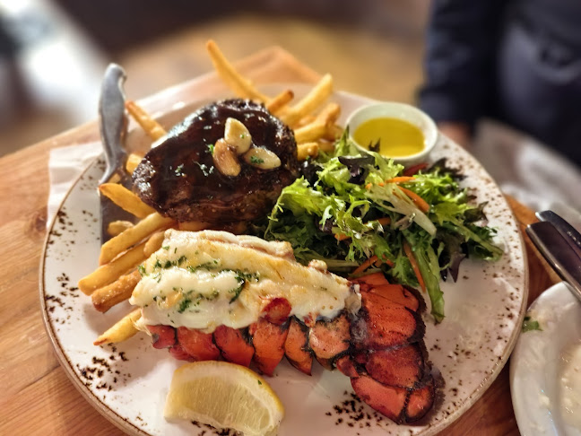 1675 Abbott St, Kelowna, BC V1Y 8S3