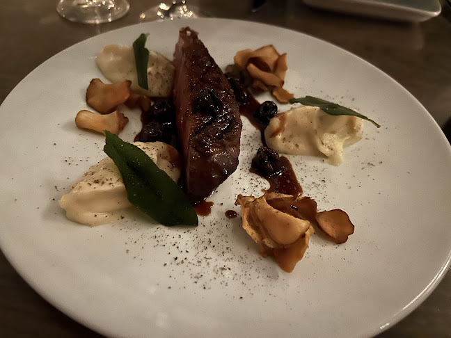 100 Cumberland St, Toronto, ON M5R 1A6