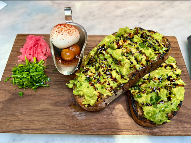 RH Courtyard Restaurant at RH Toronto - Toronto