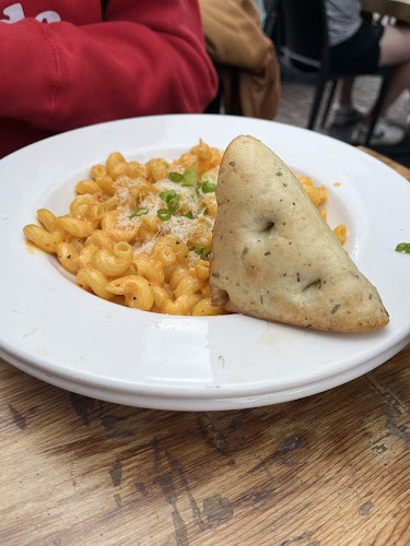 Opinii despre El Furniture Warehouse în Calgary - Hospitality and gastronomy