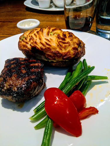 7104 Macleod Trl, Calgary, AB T2H 0L3