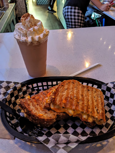 Opinii despre Meltwich Food Co. Waterloo în Waterloo - Hospitality and gastronomy