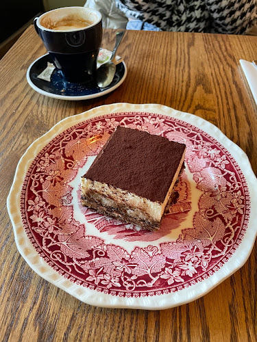 749 Bank St, Ottawa, ON K1S 3V3