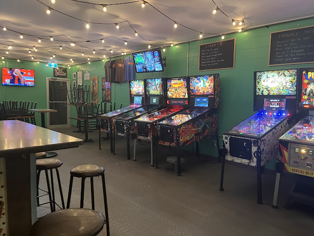 Comentarii opinii despre Pokeys Pinball Cafe