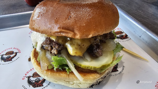 407 Iroquois Shore Rd Unit 4, Oakville, ON L6H 1M3