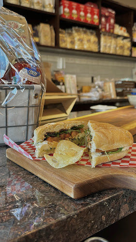 Opinii despre Puccini's Deli în North Vancouver - Hospitality and gastronomy