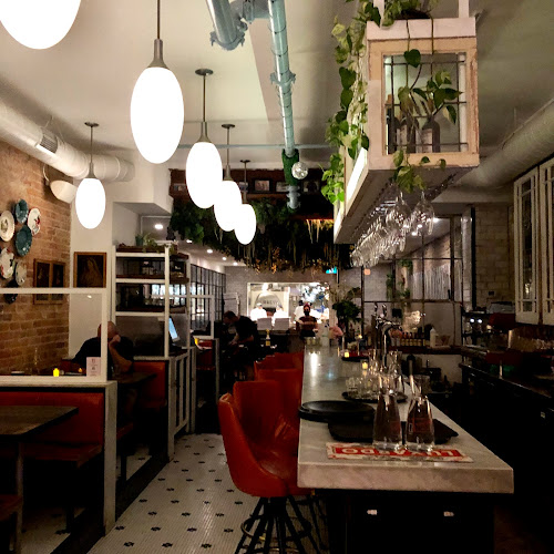 221 Ossington Ave, Toronto, ON M6J 2Z8