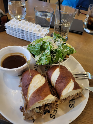 Moxies Toronto Downtown Restaurant - Toronto