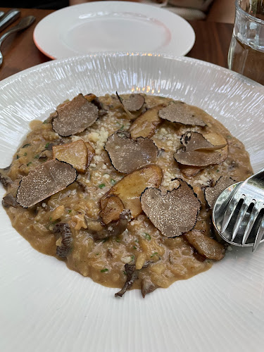 1115 Alberni St #3F, Vancouver, BC V6E 1A5