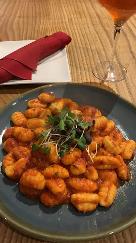 Opinii despre La Cucina Pizzeria Kitchener în Kitchener - Hospitality and gastronomy