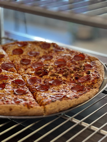 Opinii despre Tito's Pizza în Kitchener - Hospitality and gastronomy